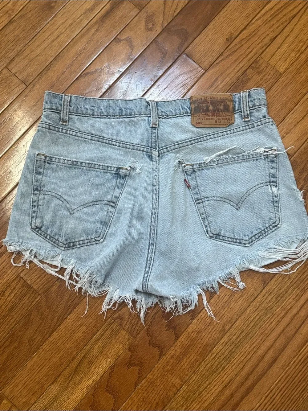 Unisex Levi’s Festival distressed frayed sexy Denim shorts Size 34 ~ Red Tab~